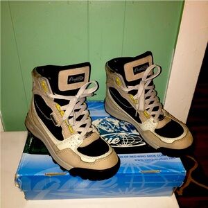 Authentic Vasque Gore-Tex boot, size 8 lightly worn